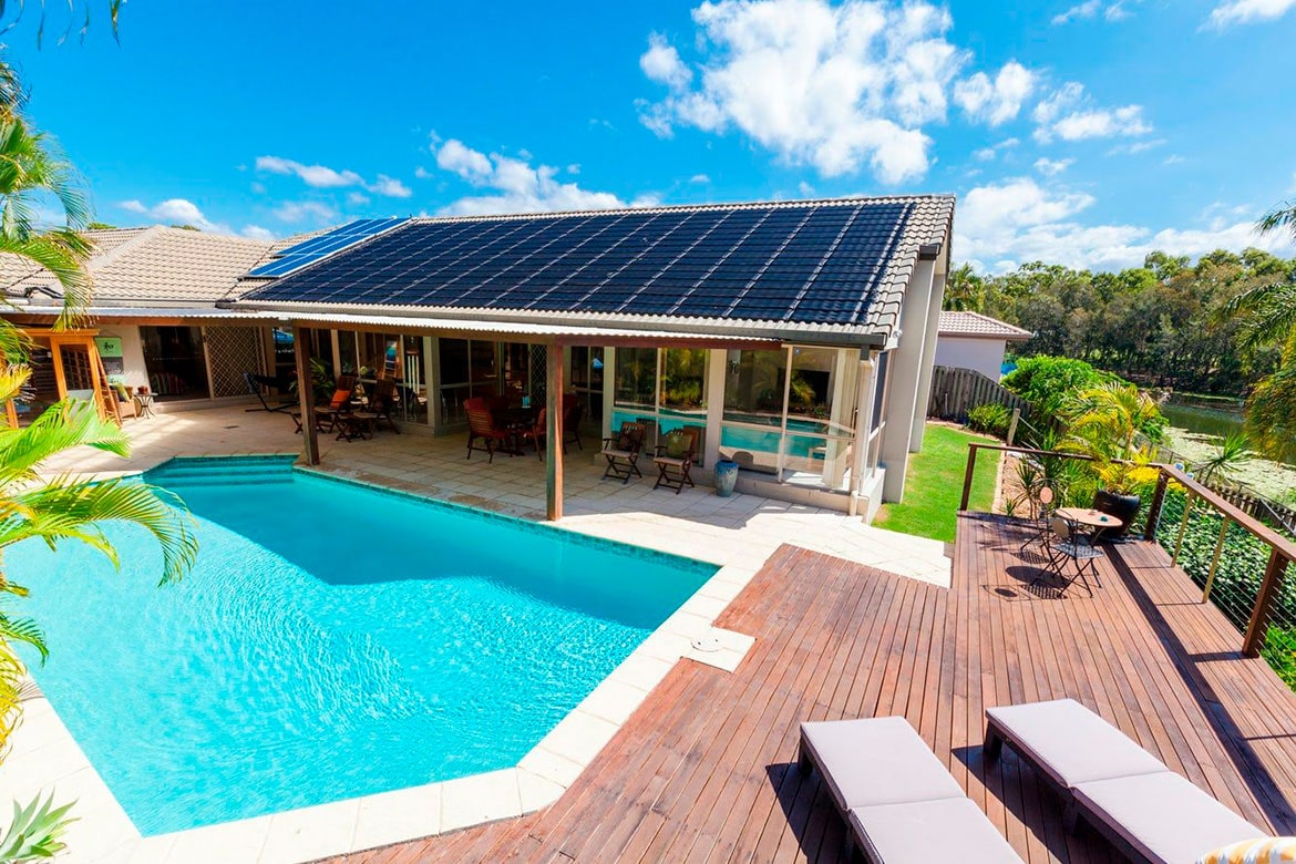 4 Ejemplos de casas con placas solares