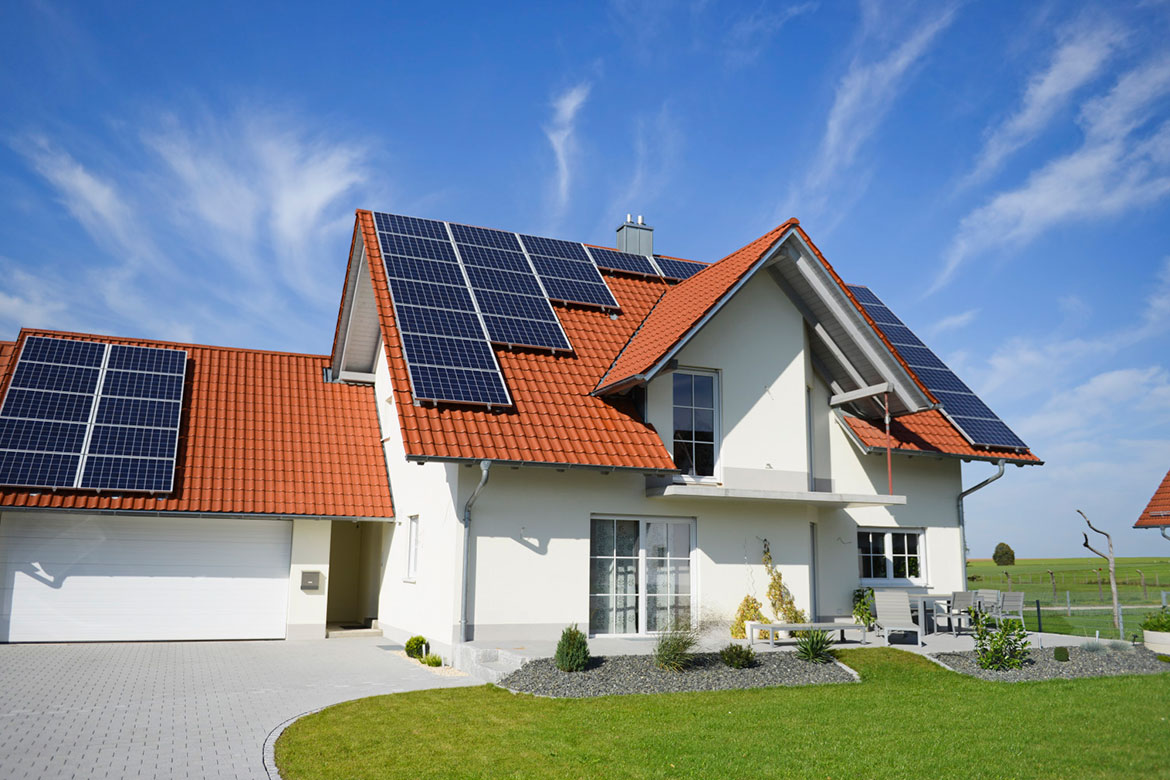 5 Ejemplos de casas con módulos solares